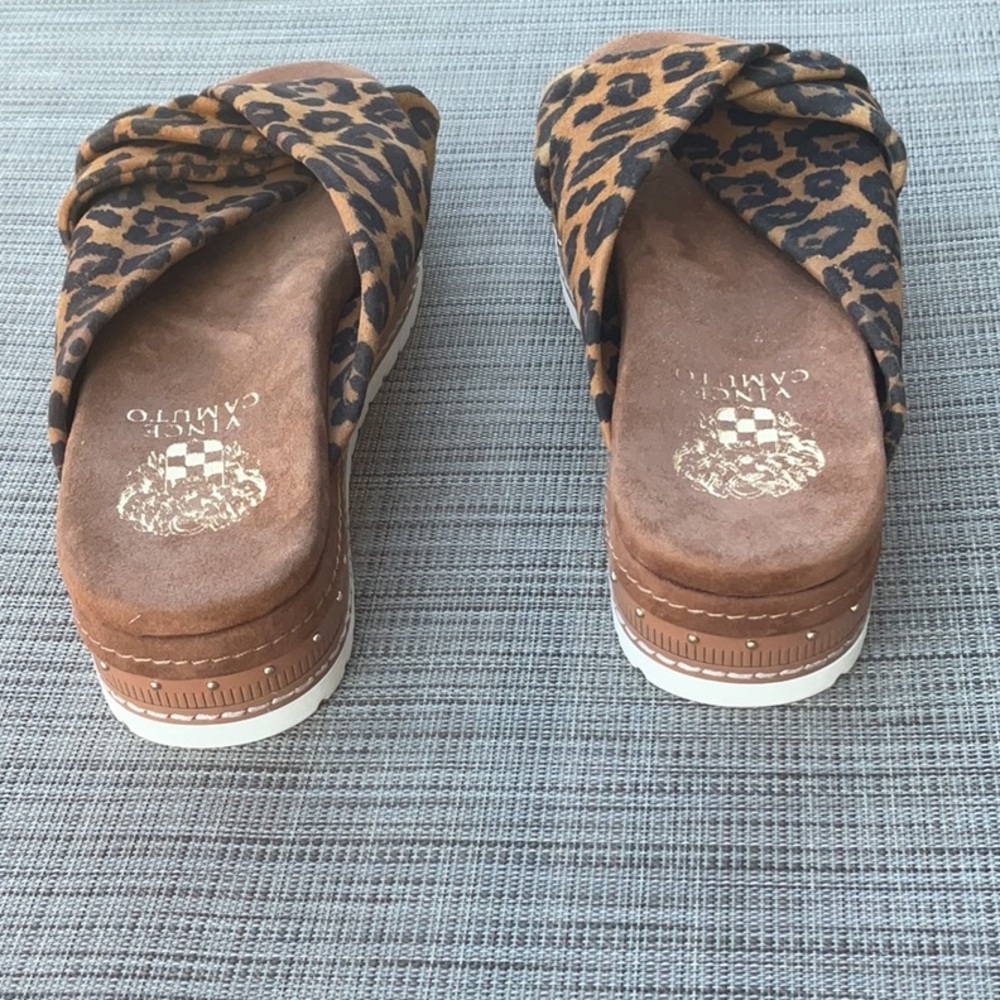 Vince Camuto Flat Form Slip OnTwisted Strap Sandal In Animal Print Size 6.5” - Picture 8 of 12